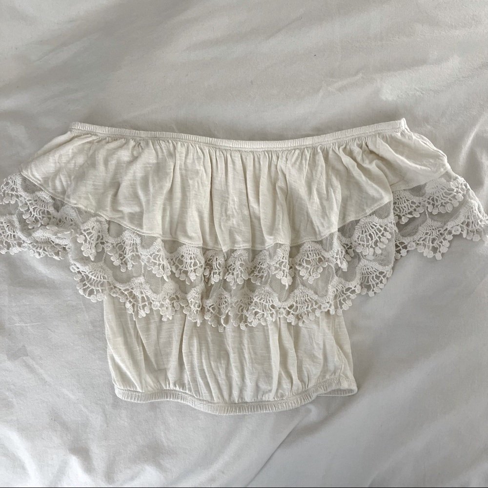 Sleeveless Laced Crop Tee